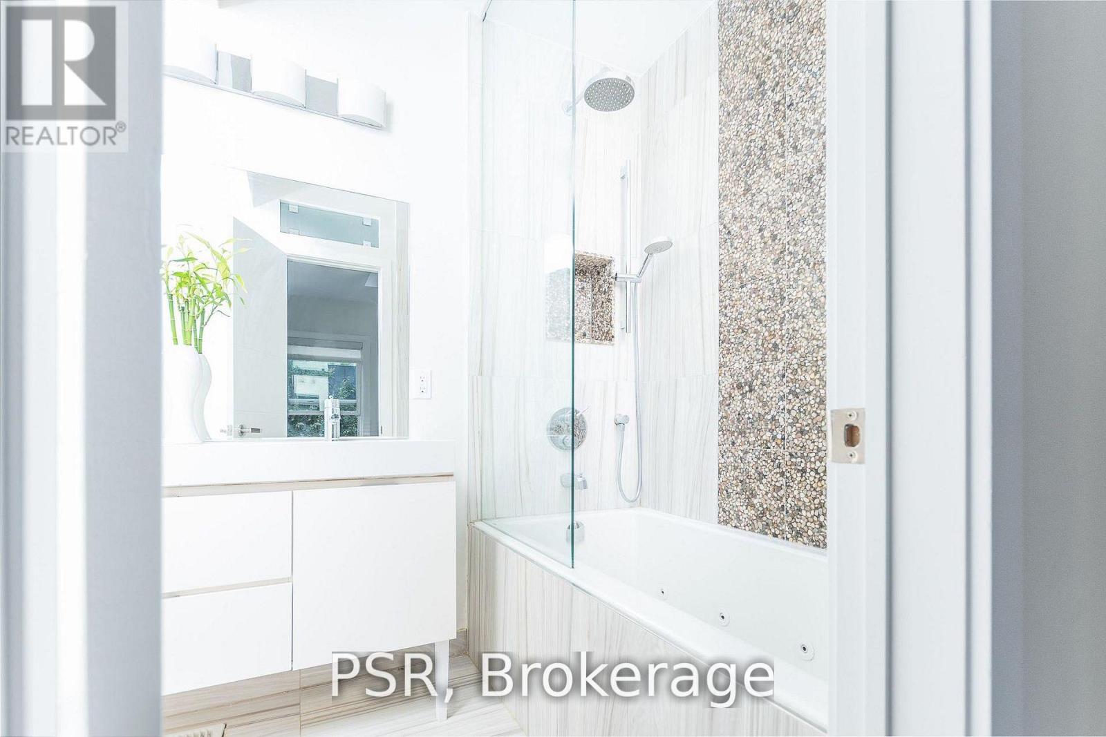 10 Bishop Street, Toronto, Ontario  M5R 1N2 - Photo 14 - C13167198