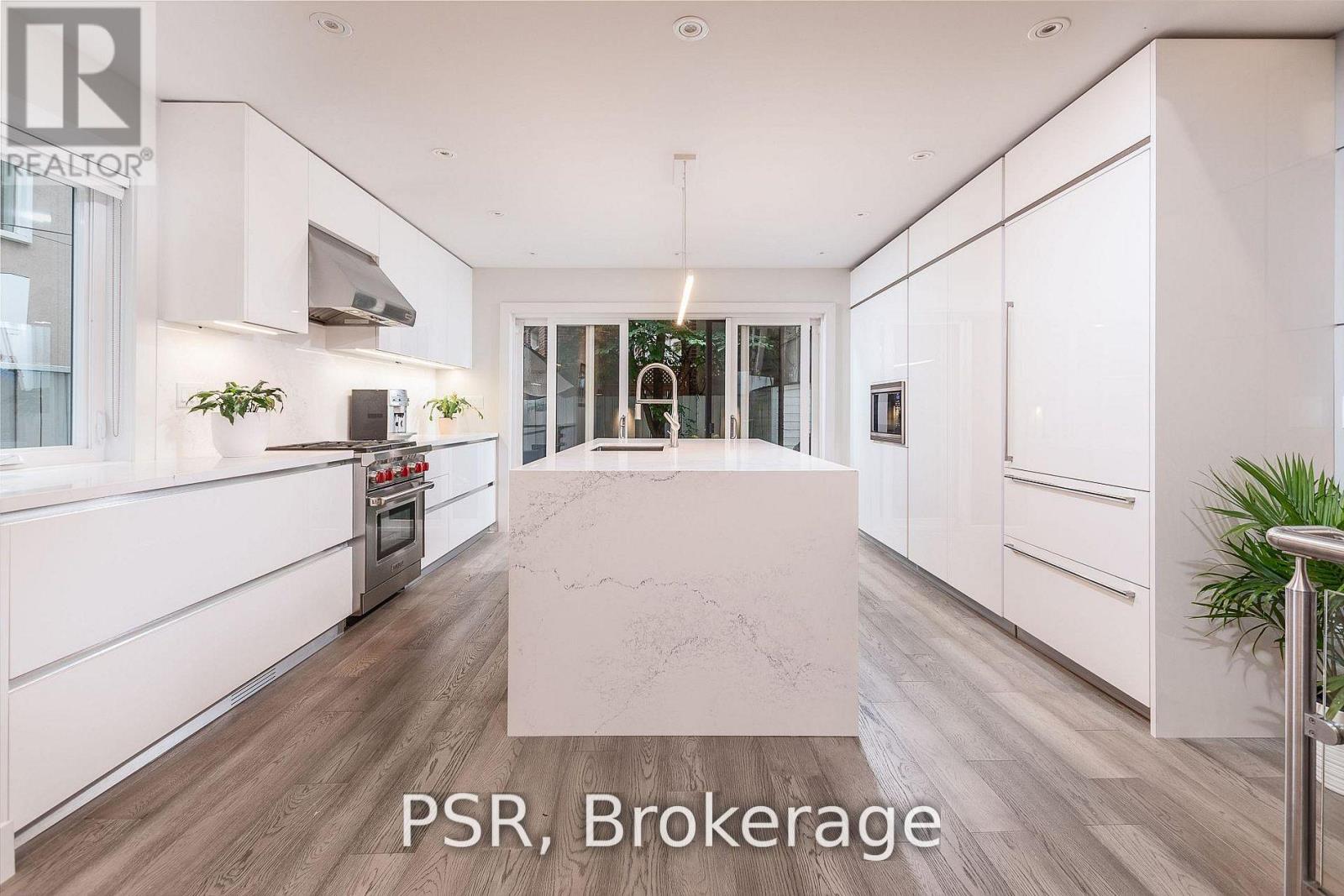 10 Bishop Street, Toronto, Ontario  M5R 1N2 - Photo 3 - C13167198