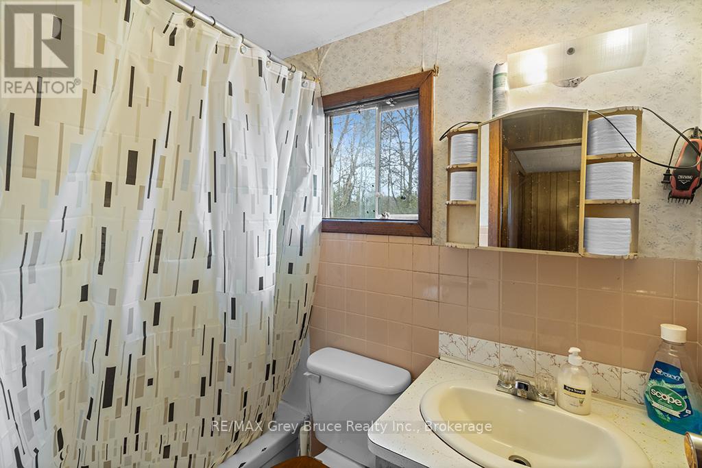 243 Mccullough Lake Drive, Chatsworth, Ontario  N0H 2V0 - Photo 31 - X12996258