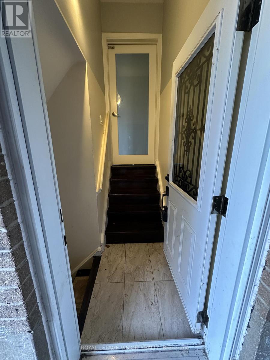 43 Par Avenue, Toronto, Ontario  M1G 2G5 - Photo 2 - E13167226