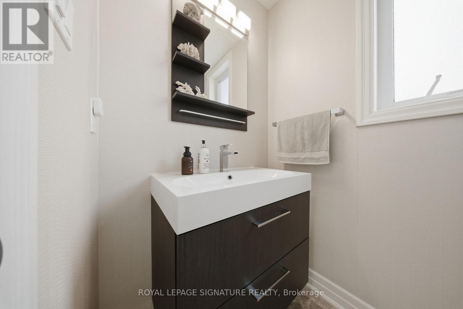 24 Fred Mason Street, Georgina, Ontario  L4P 0B2 - Photo 17 - N13167214