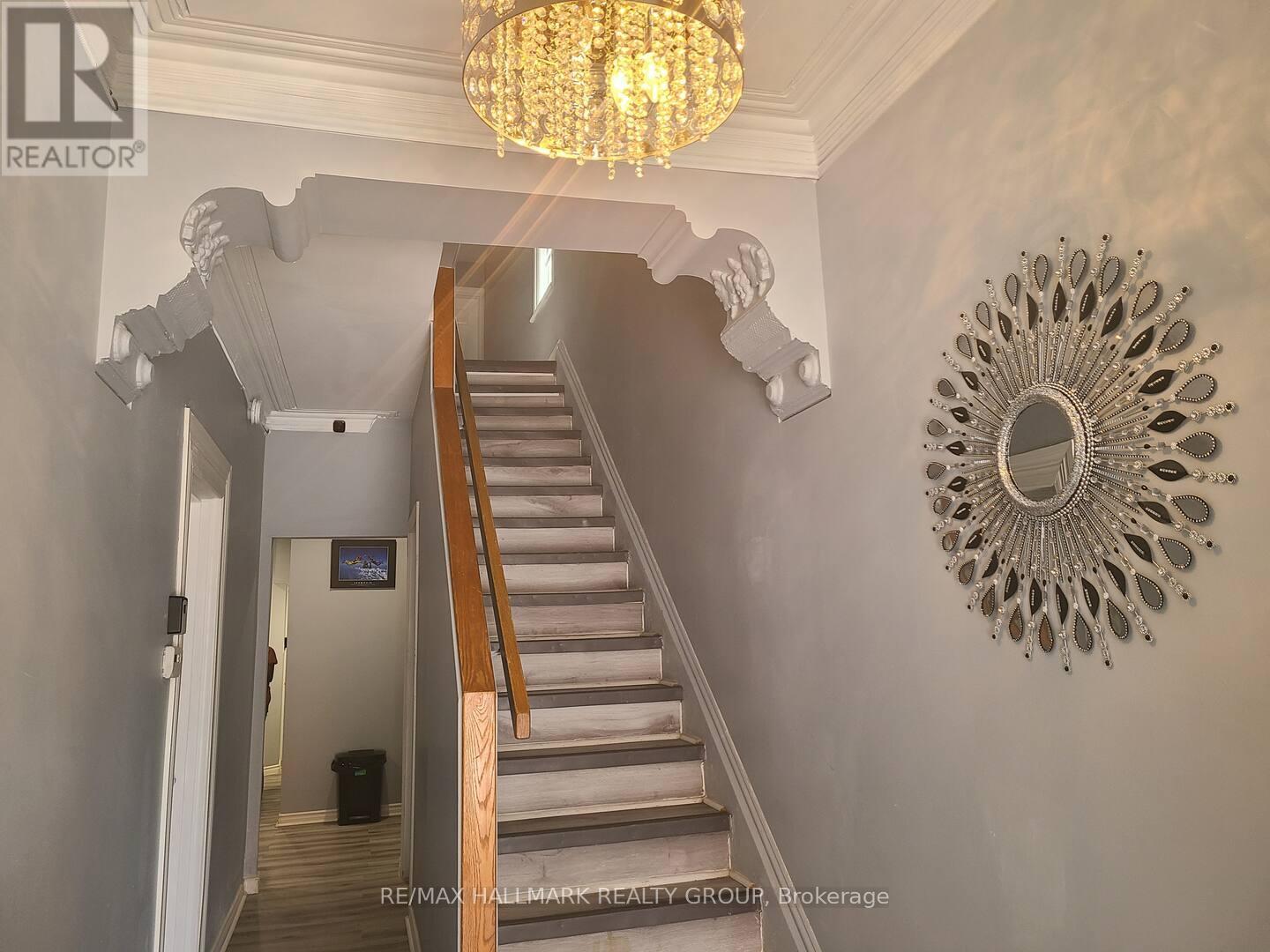 474 Somerset Street W, Ottawa, Ontario  K1R 5J8 - Photo 2 - X13167240