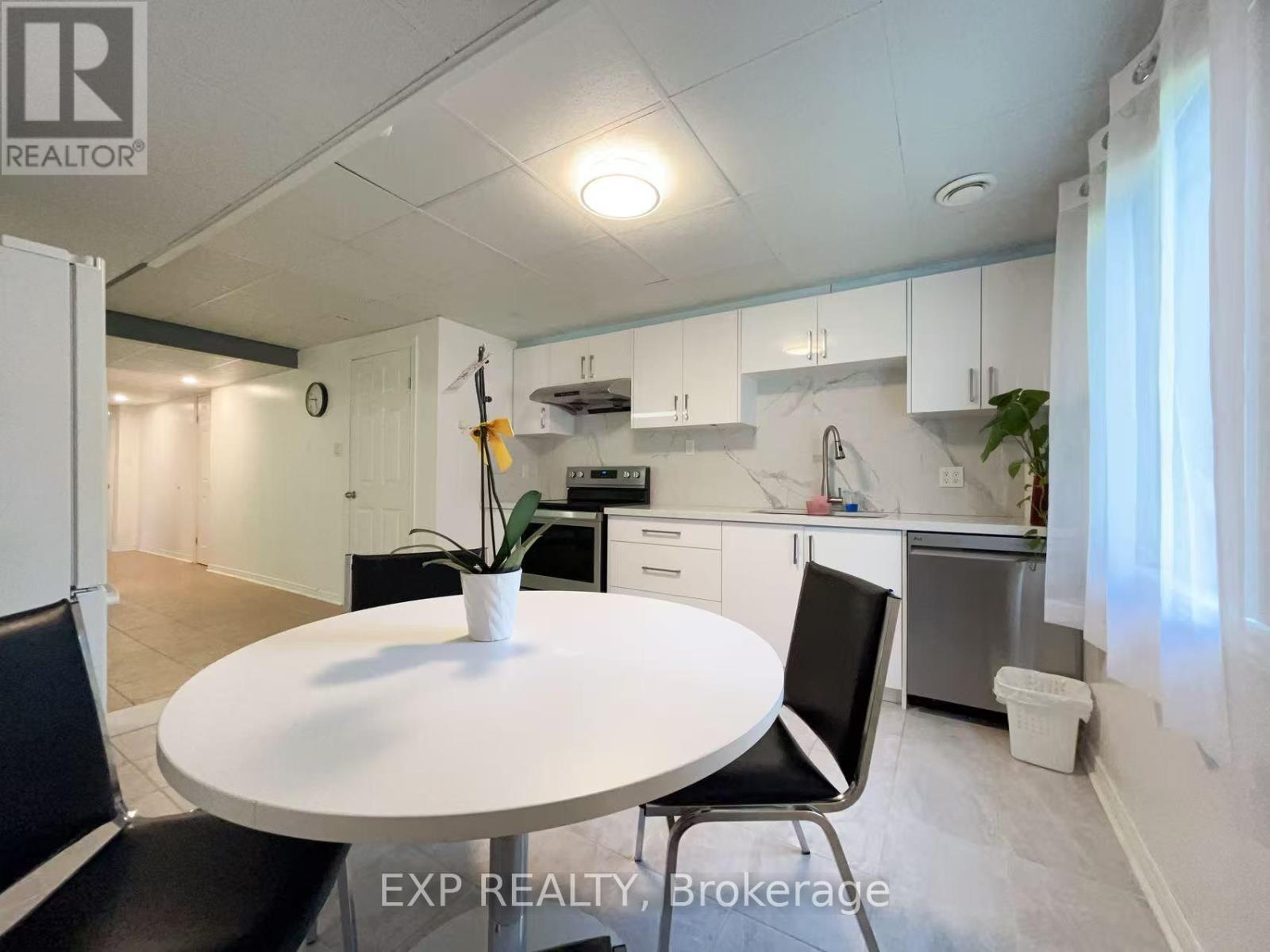 50 Brookside Road, Richmond Hill, Ontario  L4C 0J6 - Photo 4 - N13167244
