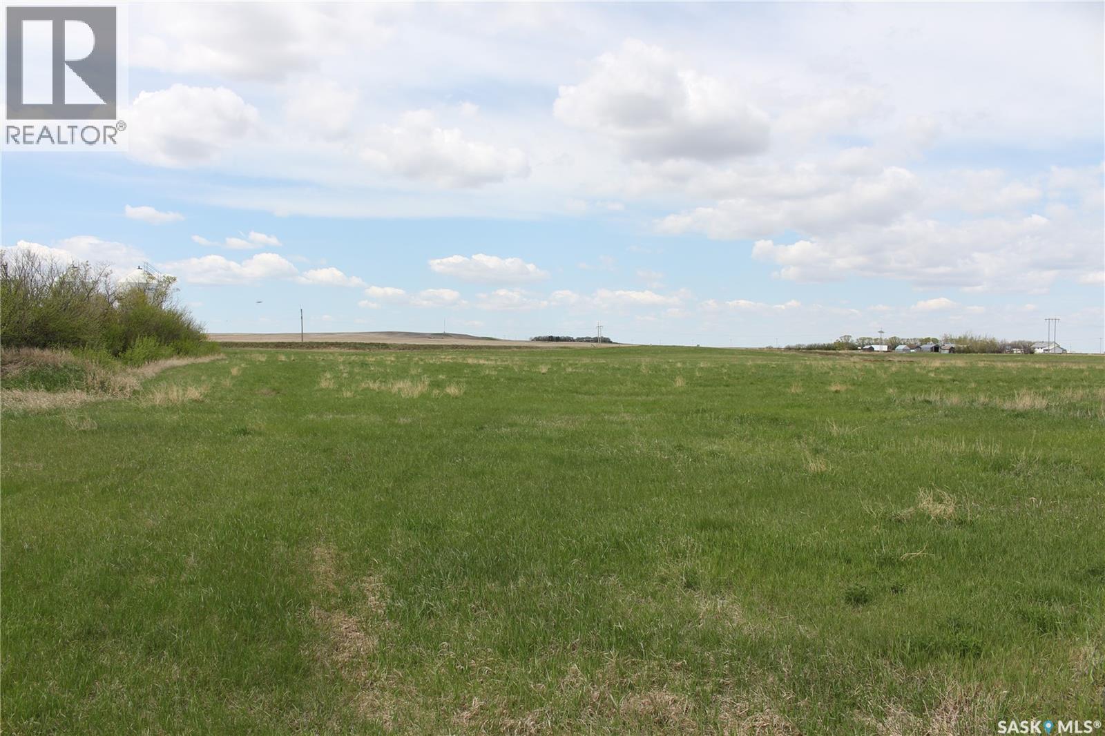 665 Service Road N, Central Butte, Saskatchewan  S0H 0T0 - Photo 3 - SK036763