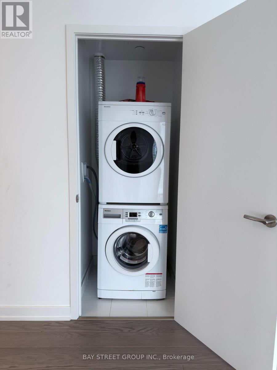 1802 - 11 Wellesley Street W, Toronto, Ontario  M4Y 0G4 - Photo 11 - C13167268