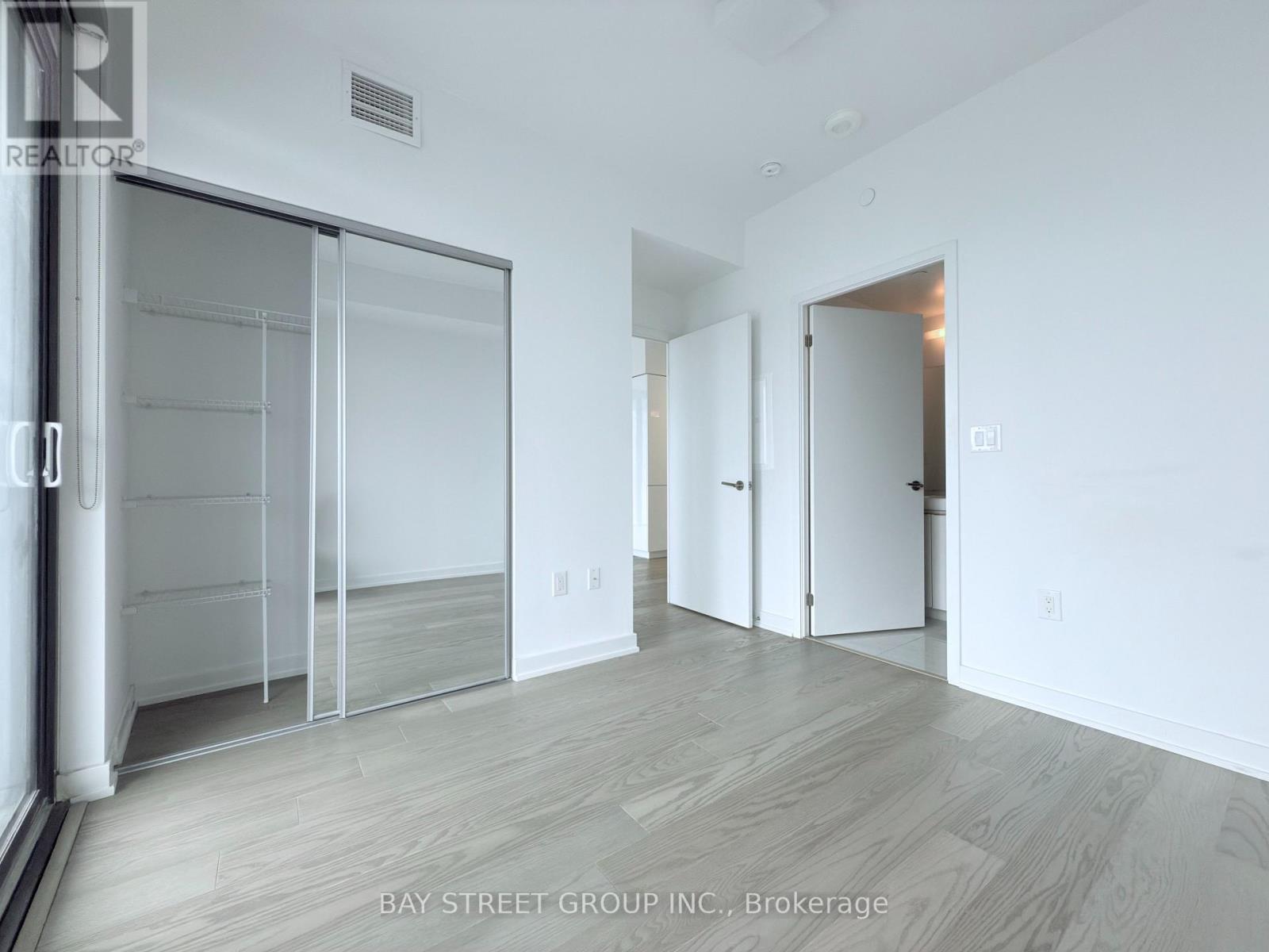 1802 - 11 Wellesley Street W, Toronto, Ontario  M4Y 0G4 - Photo 15 - C13167268