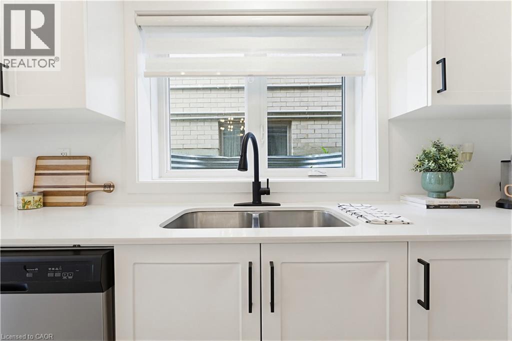 205 West Oak Trail Unit# 42, Kitchener, Ontario  N2R 0R9 - Photo 5 - 40827873
