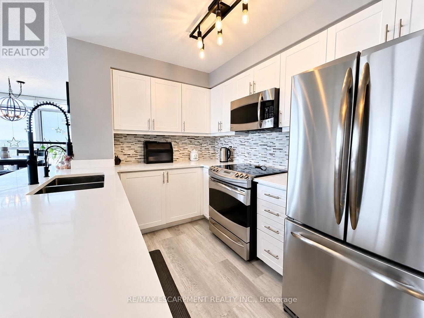 809 - 1940 Ironstone Drive, Burlington, Ontario  L7L 0E4 - Photo 14 - W12856962