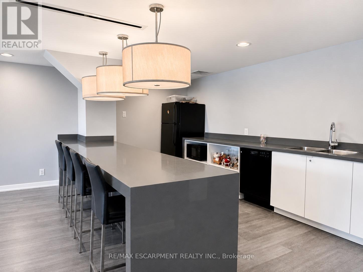 809 - 1940 Ironstone Drive, Burlington, Ontario  L7L 0E4 - Photo 43 - W12856962