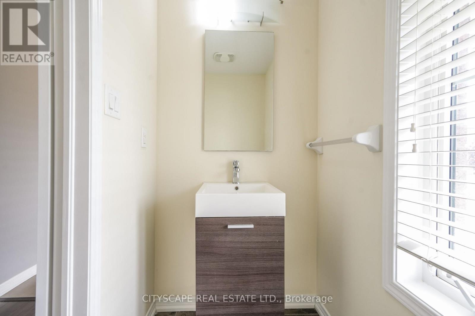 8485 Primrose Lane, Niagara Falls, Ontario  L2H 0K8 - Photo 8 - X13142710
