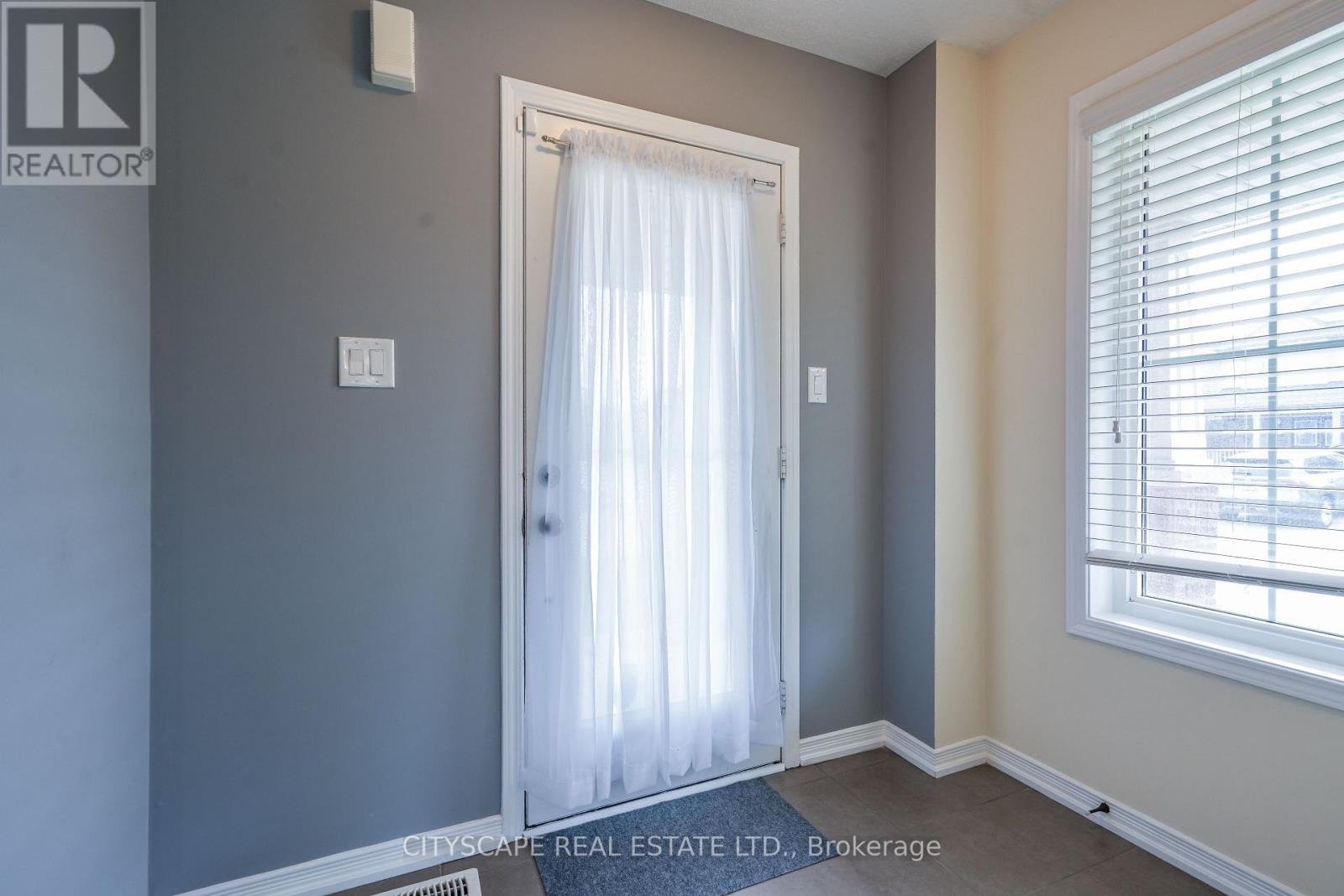 8485 Primrose Lane, Niagara Falls, Ontario  L2H 0K8 - Photo 6 - X13142710