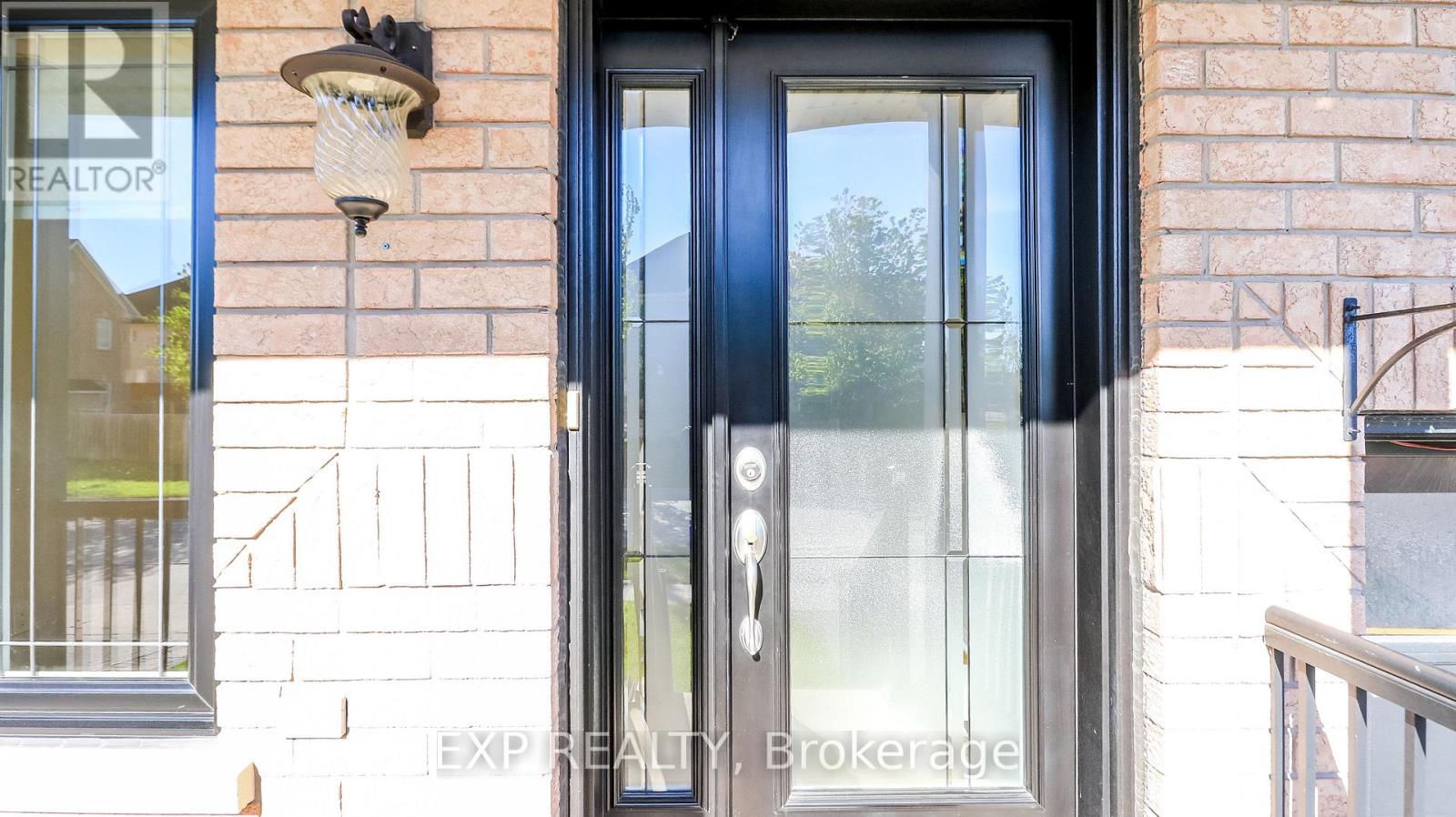 10 Westminster Circle, Barrie (Innis-Shore), Ontario  L4M 0A3 - Photo 3 - S13167284