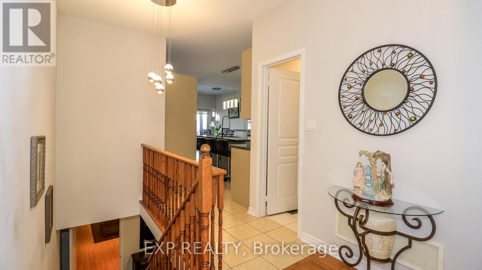 10 Westminster Circle, Barrie (Innis-Shore), Ontario  L4M 0A3 - Photo 7 - S13167284