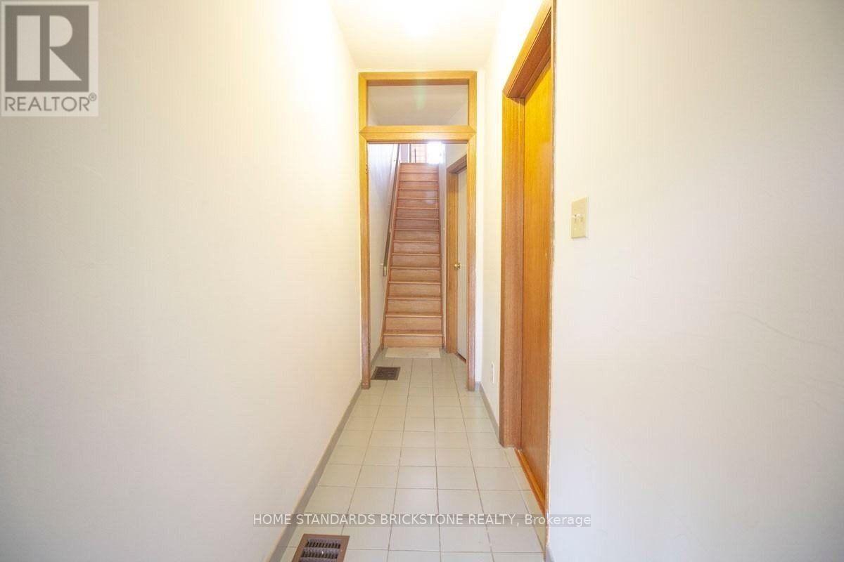 2nd Fl - 140 Essex Street, Toronto, Ontario  M6G 1T5 - Photo 2 - W13167308