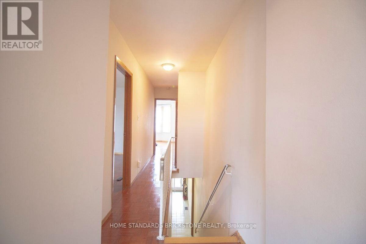 2nd Fl - 140 Essex Street, Toronto, Ontario  M6G 1T5 - Photo 3 - W13167308