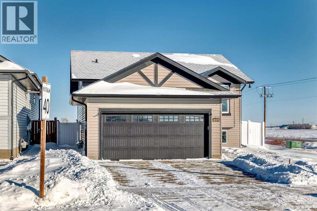 668 Robinson Avenue, Penhold, Alberta  T0M 0J0 - Photo 3 - A2287223