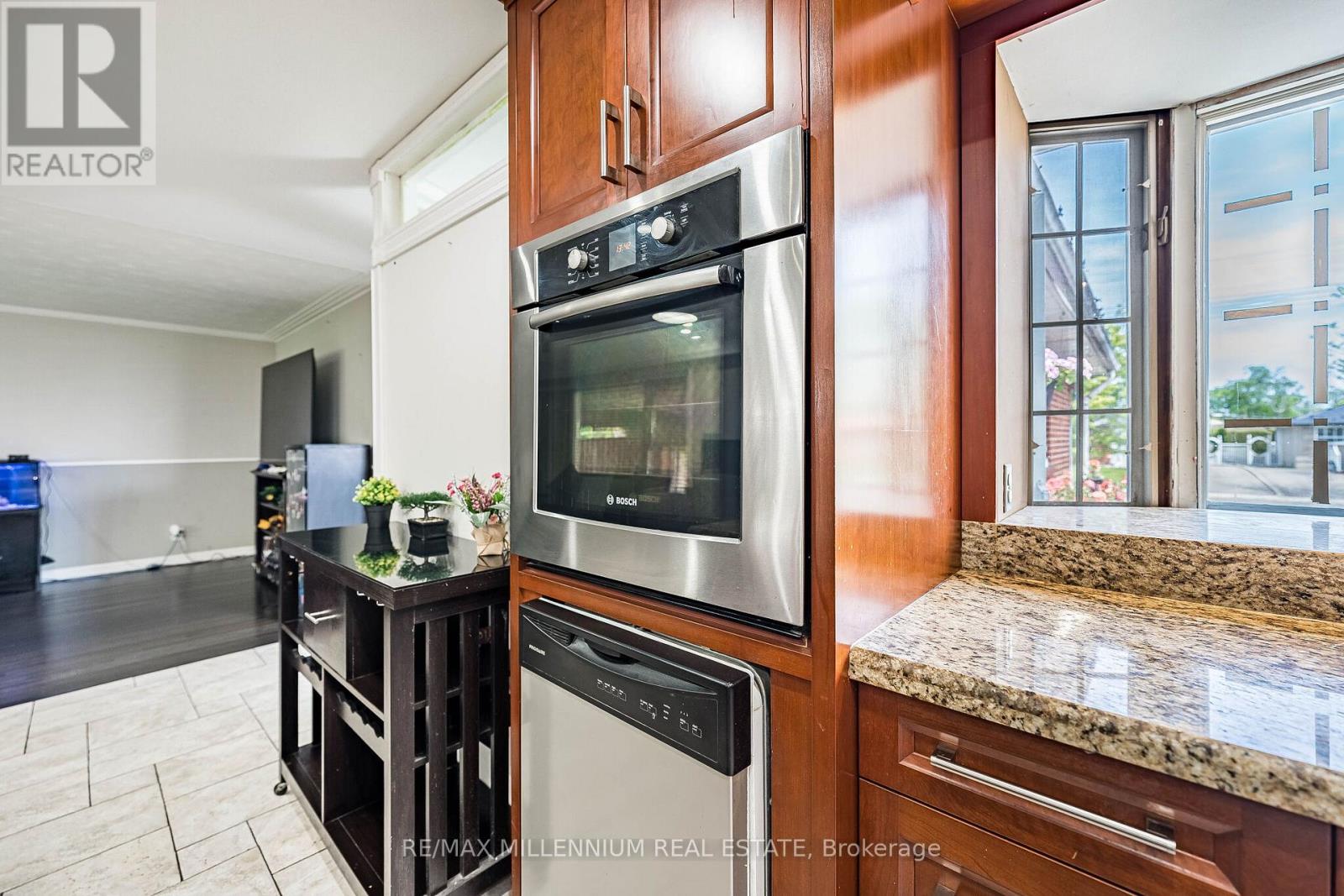 271 Thistle Down Boulevard W, Toronto, Ontario  M9V 1K6 - Photo 14 - W13165110