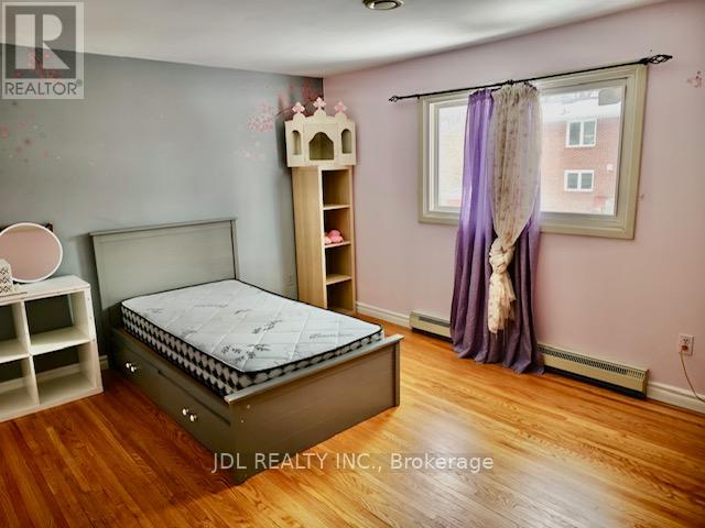28 Harringay Crescent, Toronto, Ontario  M1W 1Z3 - Photo 3 - E12960540