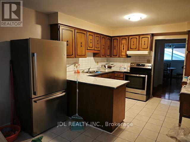 28 Harringay Crescent, Toronto, Ontario  M1W 1Z3 - Photo 4 - E12960540