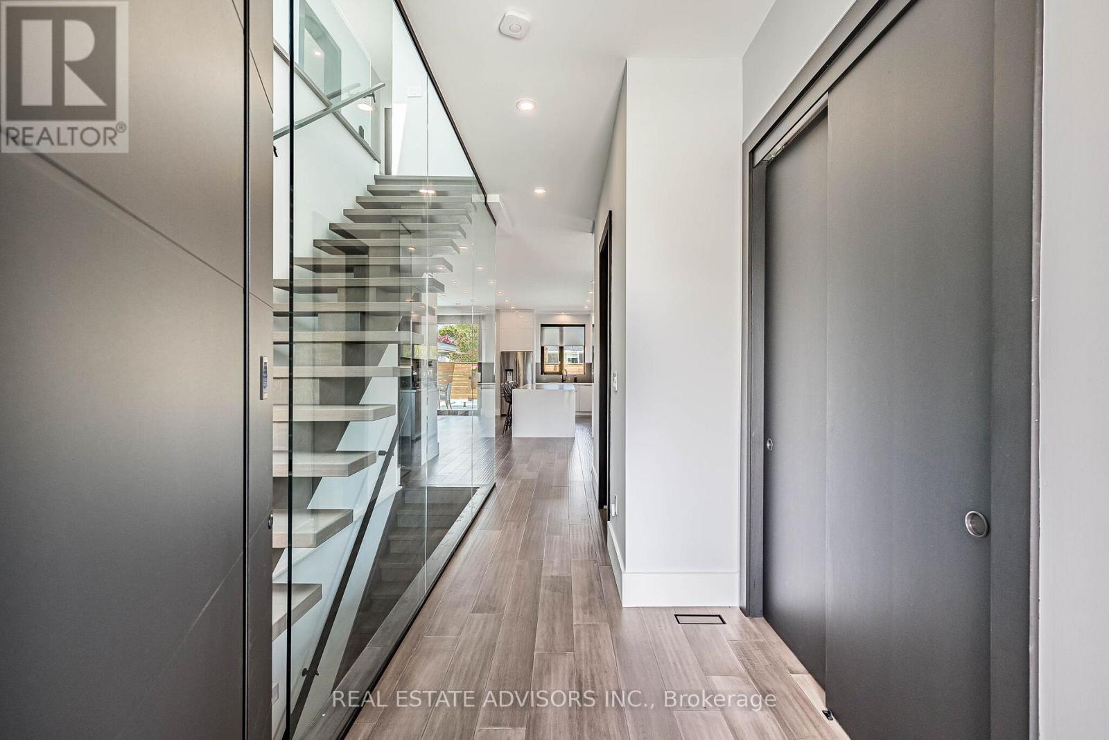 50 Beckwith Road E, Toronto, Ontario  M9C 3Y1 - Photo 3 - W13167324
