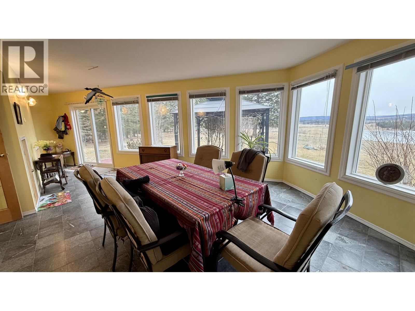 5466 Donsleequa Court, 108 Mile Ranch, British Columbia  V0K 2Z0 - Photo 10 - R3099134