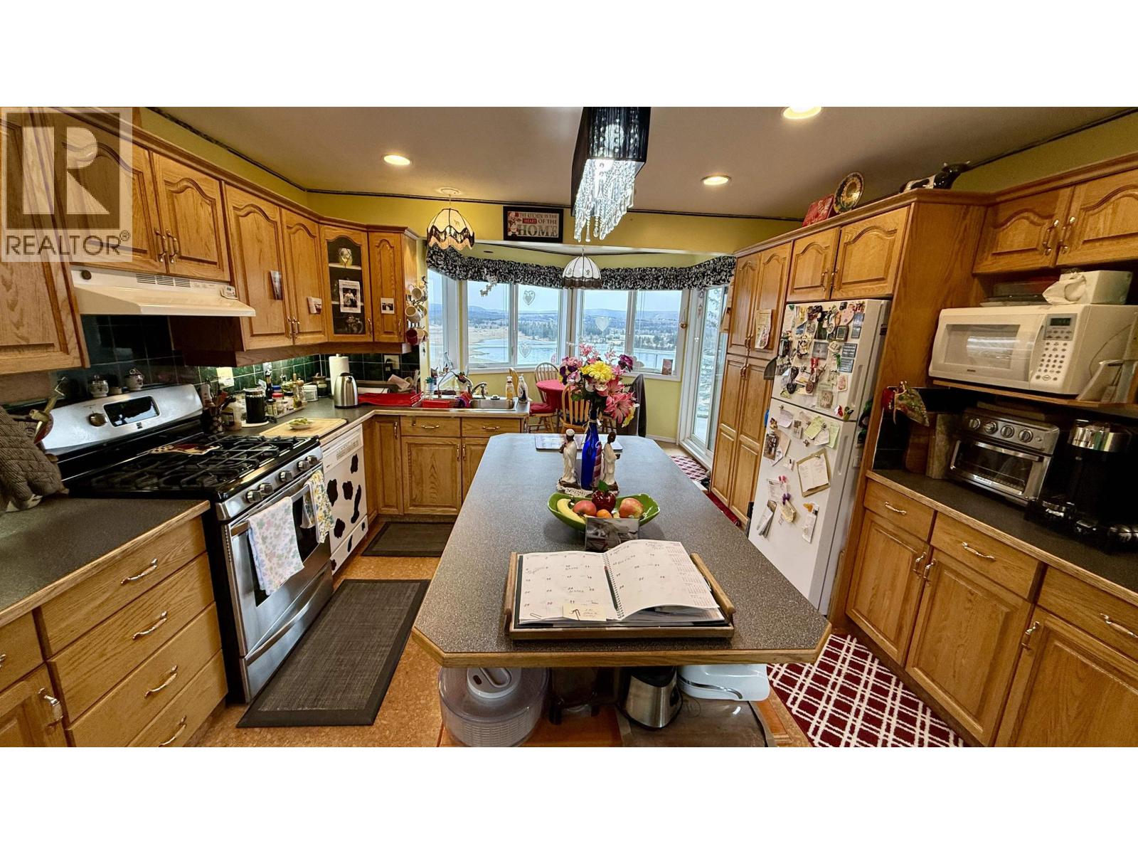 5466 Donsleequa Court, 108 Mile Ranch, British Columbia  V0K 2Z0 - Photo 12 - R3099134