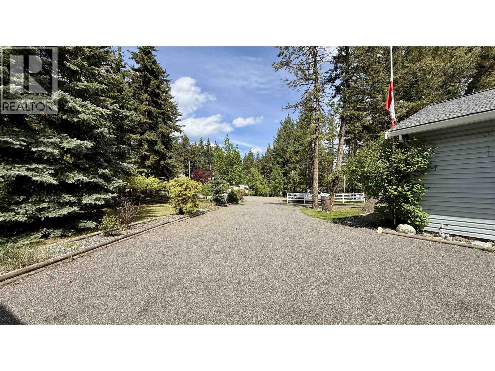 5466 Donsleequa Court, 108 Mile Ranch, British Columbia  V0K 2Z0 - Photo 4 - R3099134