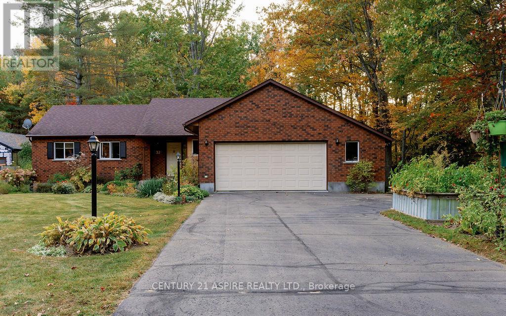 32 Country Lane, Petawawa, Ontario  K8H 3J9 - Photo 2 - X13167358