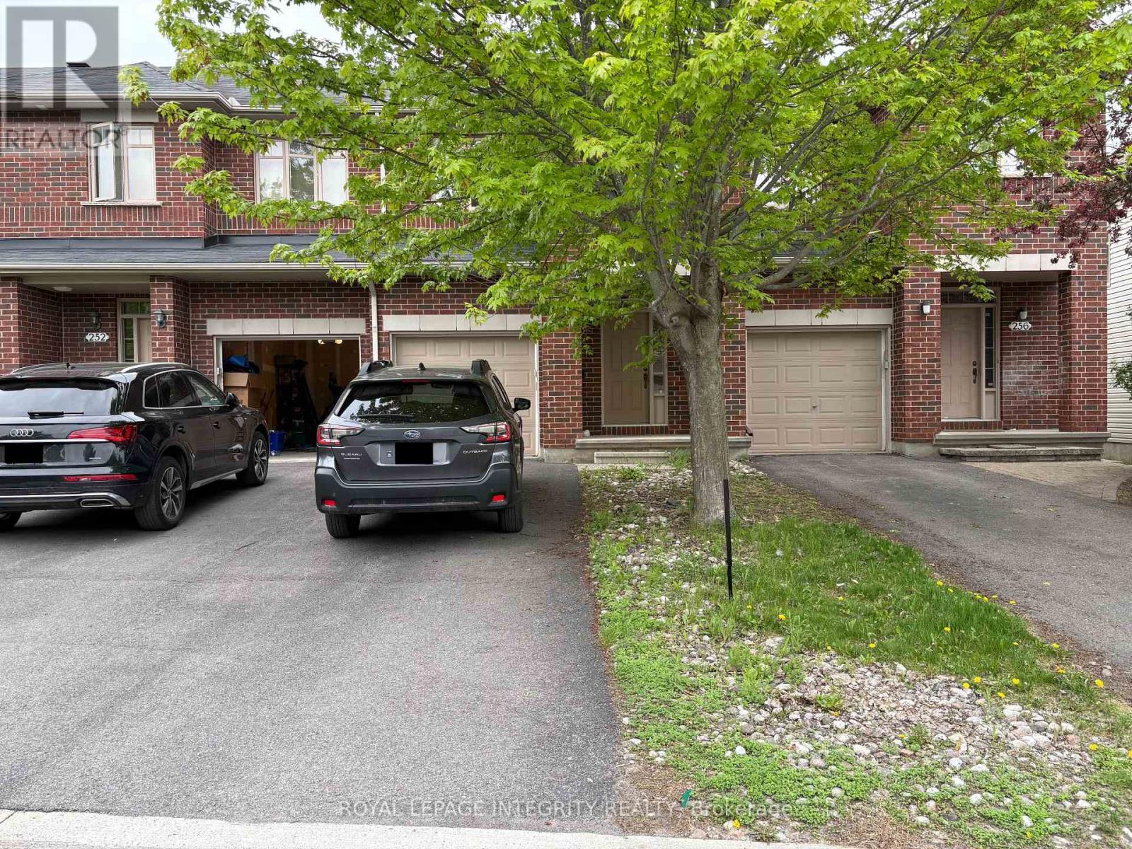 254 BADGELEY AVENUE, Ottawa, Ontario