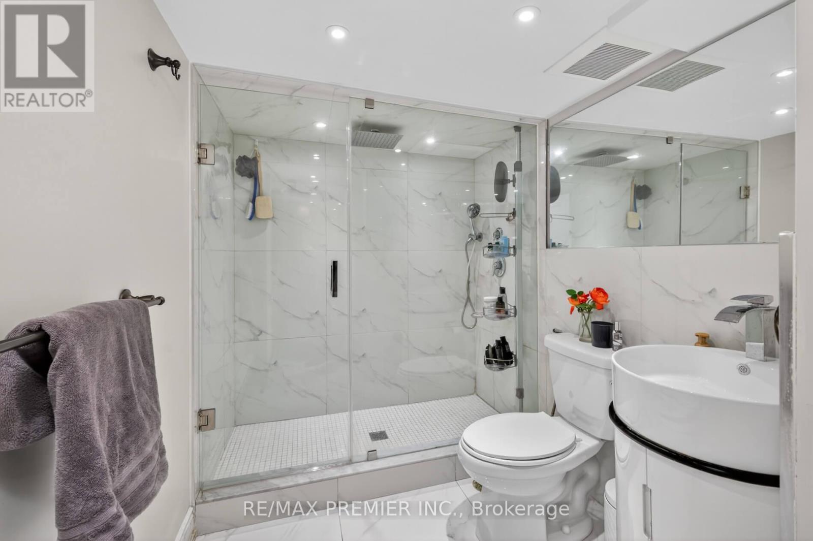 21 Forest Circle Court, Vaughan, Ontario  L4L 1N8 - Photo 36 - N13167386