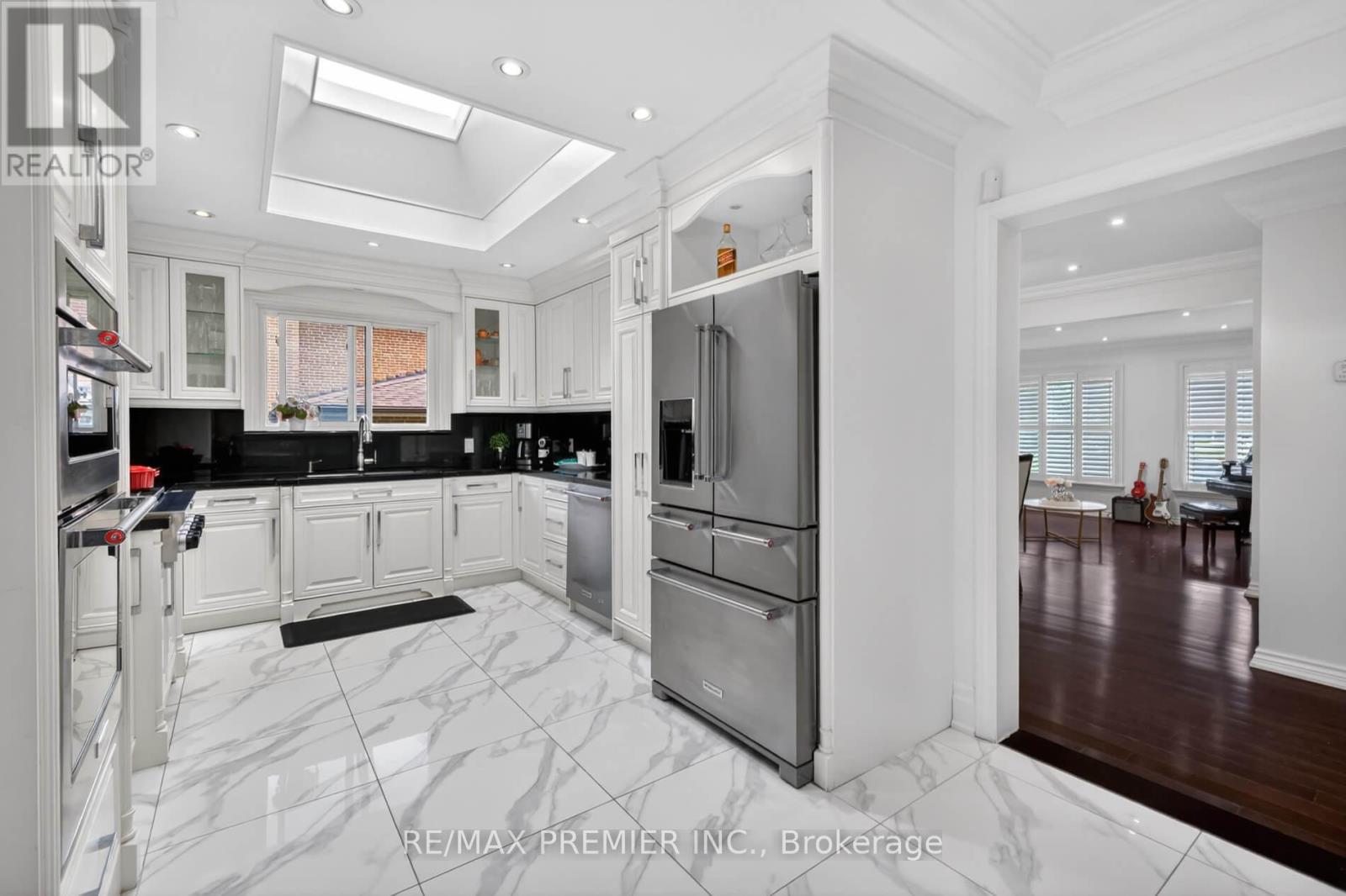 21 Forest Circle Court, Vaughan, Ontario  L4L 1N8 - Photo 8 - N13167386