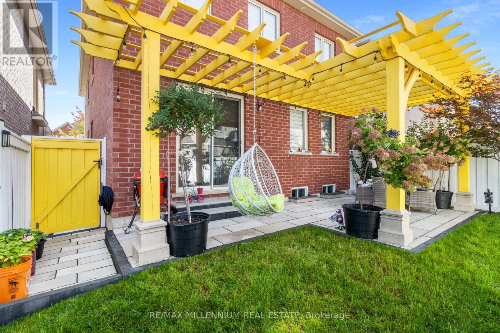 6 Trentonian Street, Brampton, Ontario  L6R 3W2 - Photo 6 - W13167394