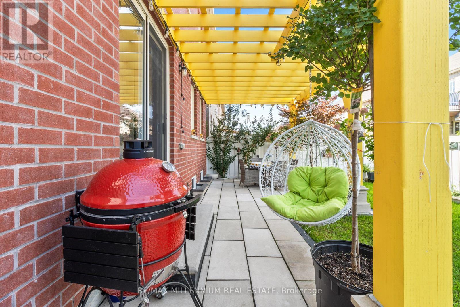 6 Trentonian Street, Brampton, Ontario  L6R 3W2 - Photo 8 - W13167394