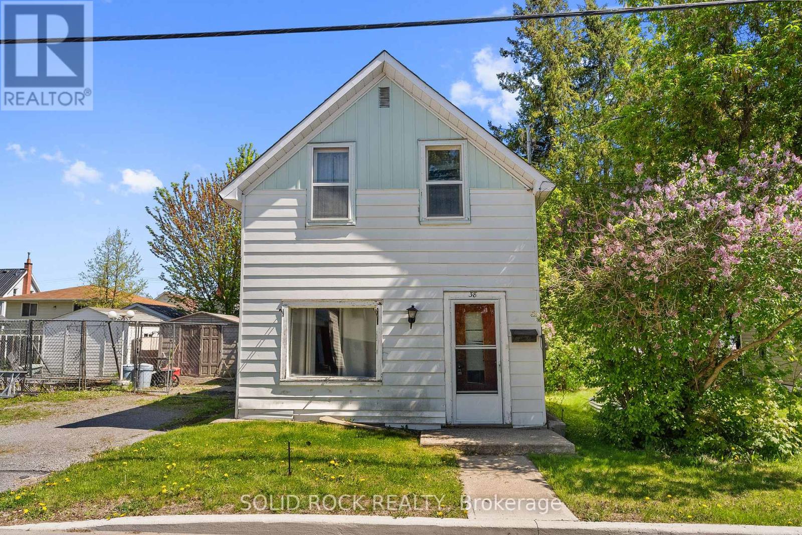 38 HUGH STREET S, Arnprior, Ontario