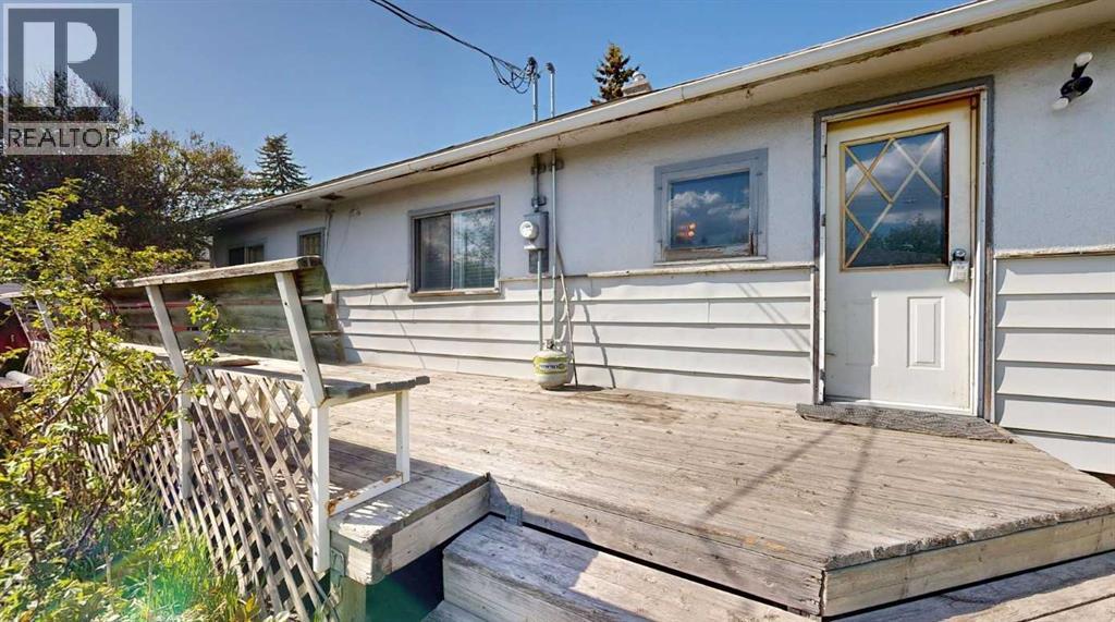 6379 31 Avenue NW, Calgary, Alberta  T3B 1J9 - Photo 2 - A2314122