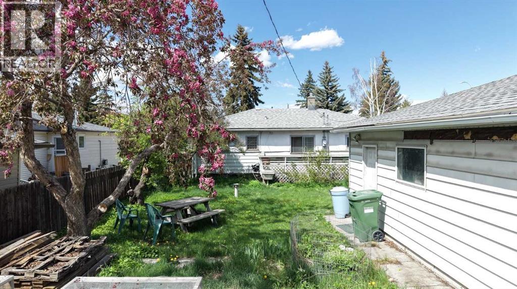 6379 31 Avenue NW, Calgary, Alberta  T3B 1J9 - Photo 3 - A2314122