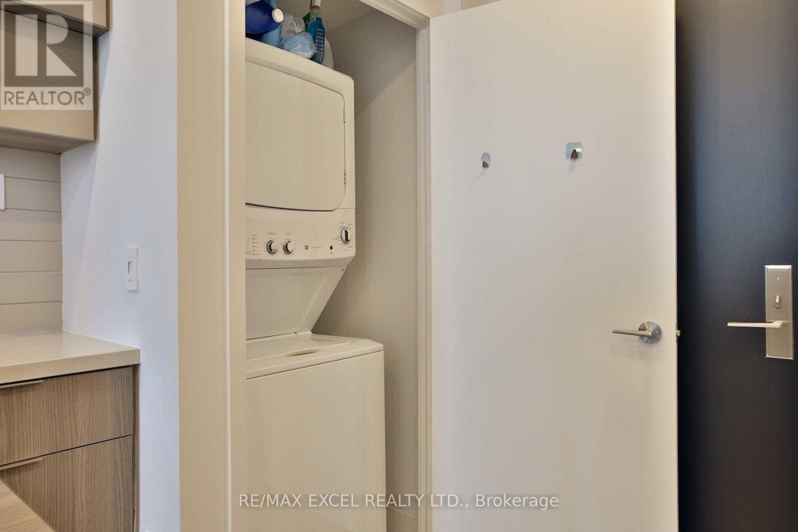2407 - 8 Eglinton Avenue E, Toronto, Ontario  M4P 0C1 - Photo 11 - C13167402