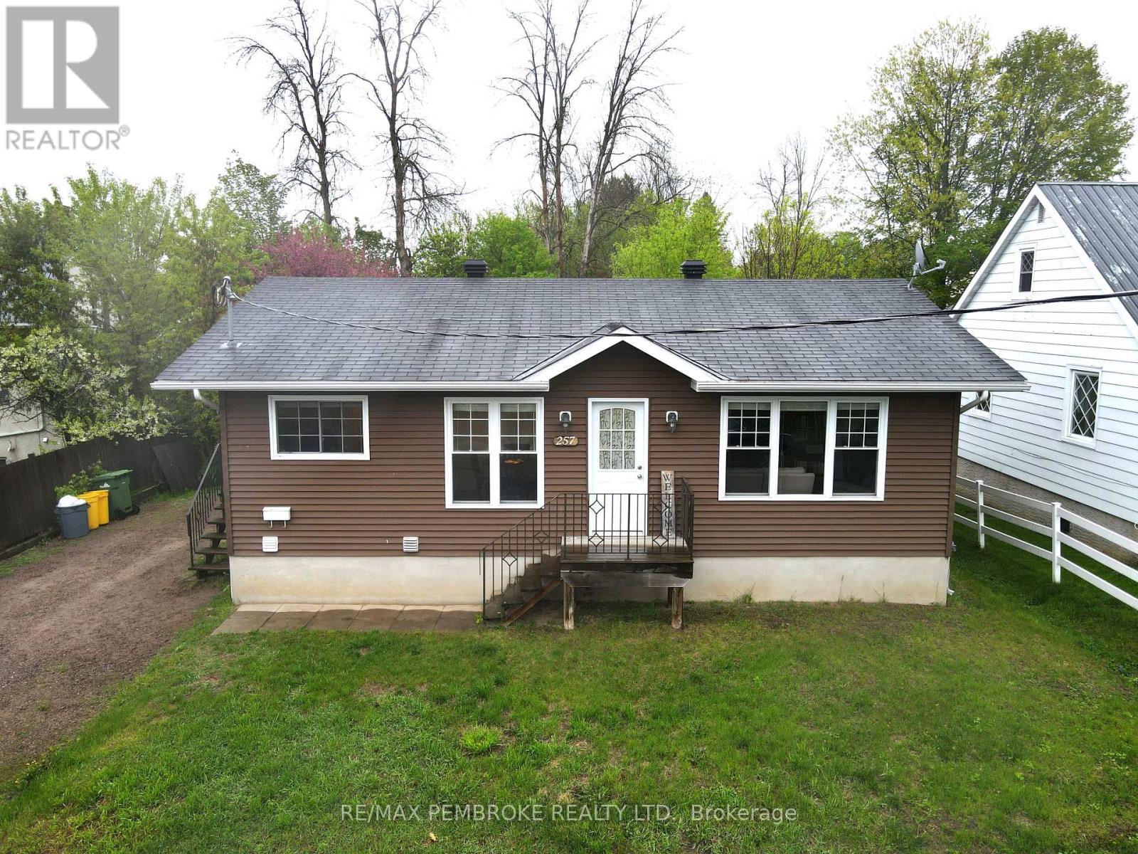 257 Fraser Street, Pembroke, Ontario  K8A 1X9 - Photo 1 - X13161760