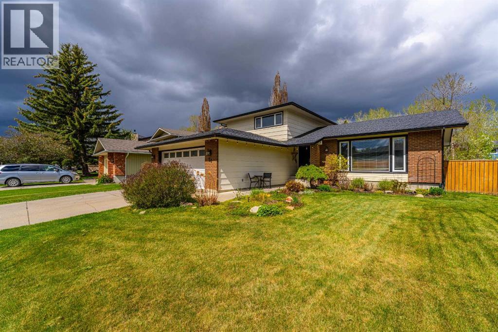 51 Midvalley Crescent SE, Calgary, Alberta  T2X 1T4 - Photo 6 - A2313709