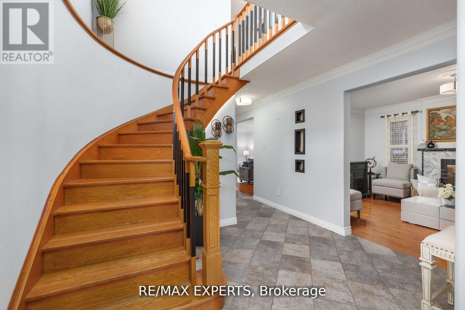 482 Malaga Road, Mississauga, Ontario  L5B 3W2 - Photo 2 - W13167410