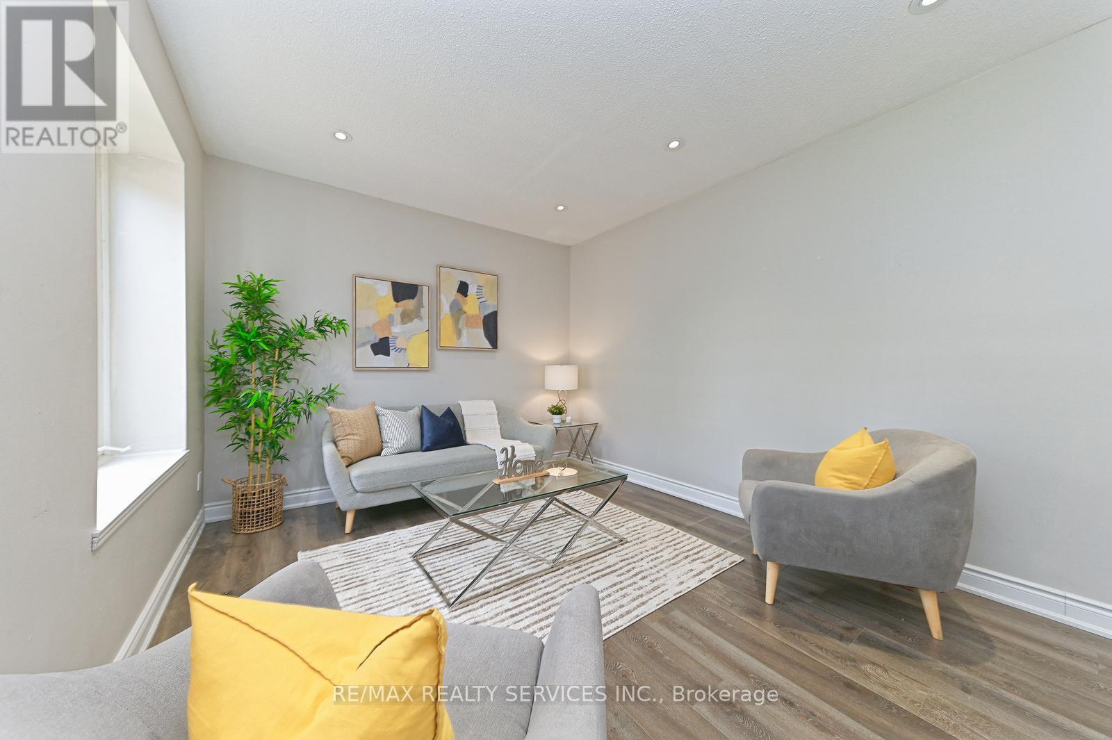 2545 Folkway Drive, Mississauga, Ontario  L5L 2J9 - Photo 7 - W13167414