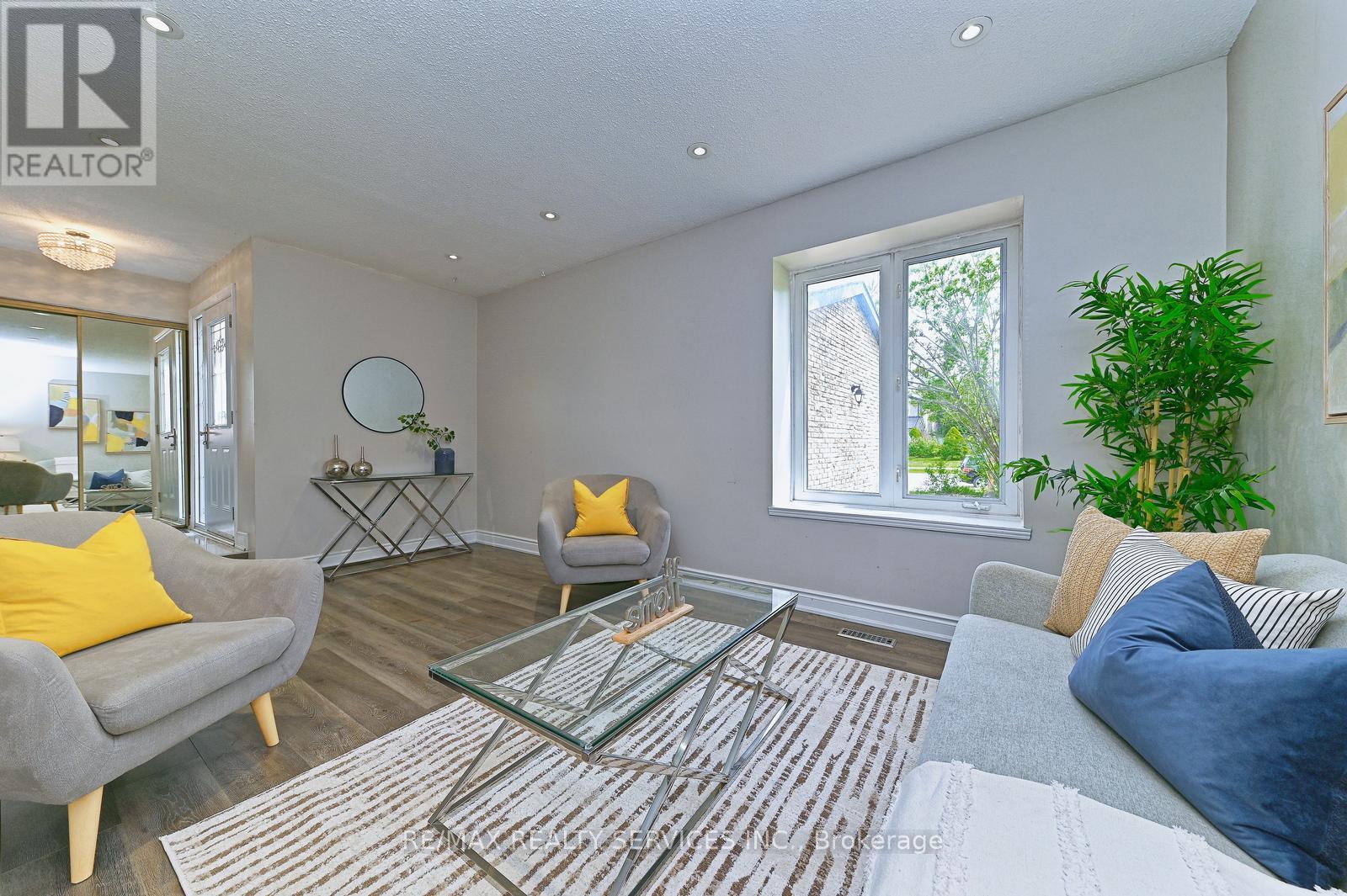 2545 Folkway Drive, Mississauga, Ontario  L5L 2J9 - Photo 8 - W13167414