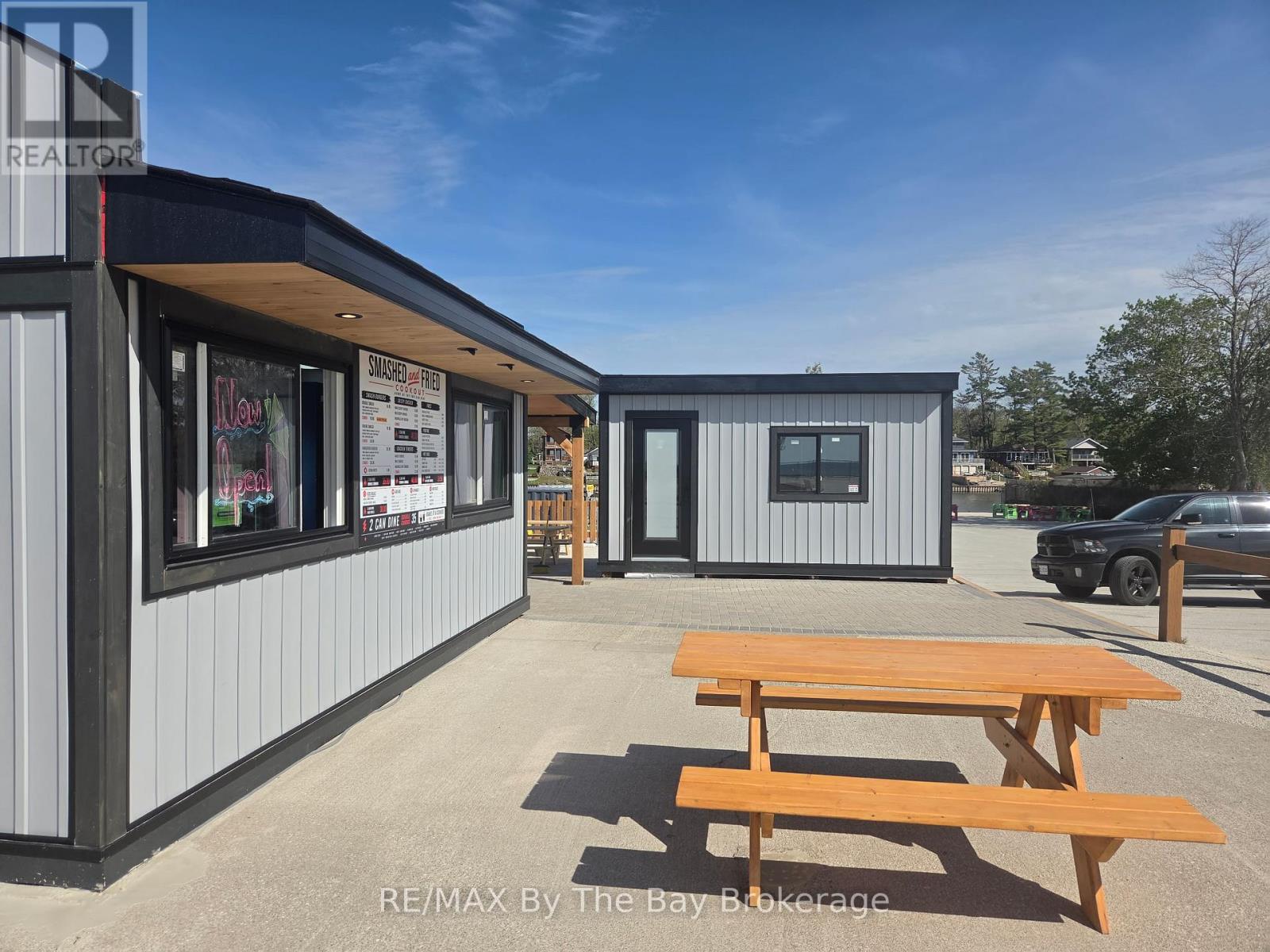 #2 - 35 Mosley Street, Wasaga Beach, Ontario  L9Z 2K3 - Photo 2 - S12901248