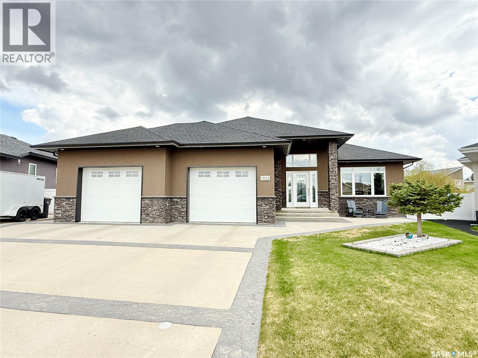 1832 Gordon Miles PLACE, weyburn, Saskatchewan