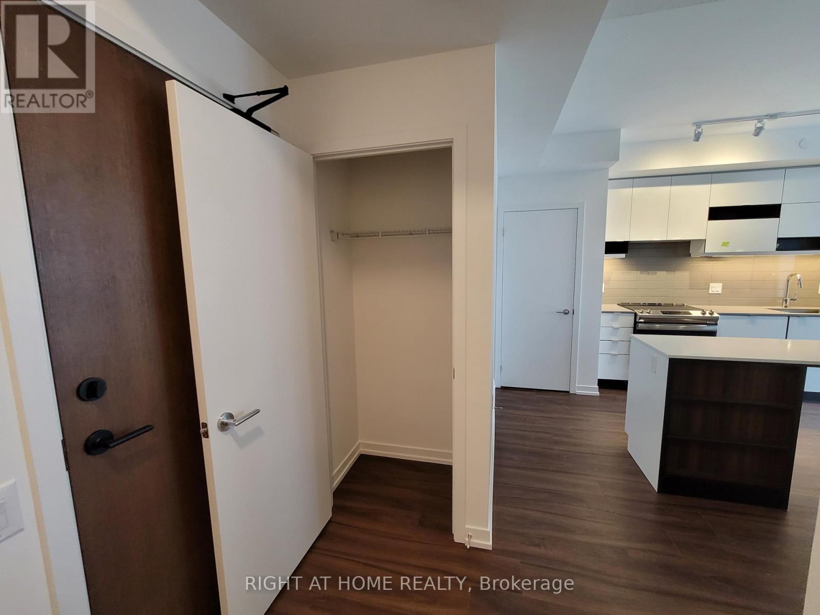 1911 - 4065 Confederation Parkway, Mississauga, Ontario  L5B 0L4 - Photo 14 - W13167472