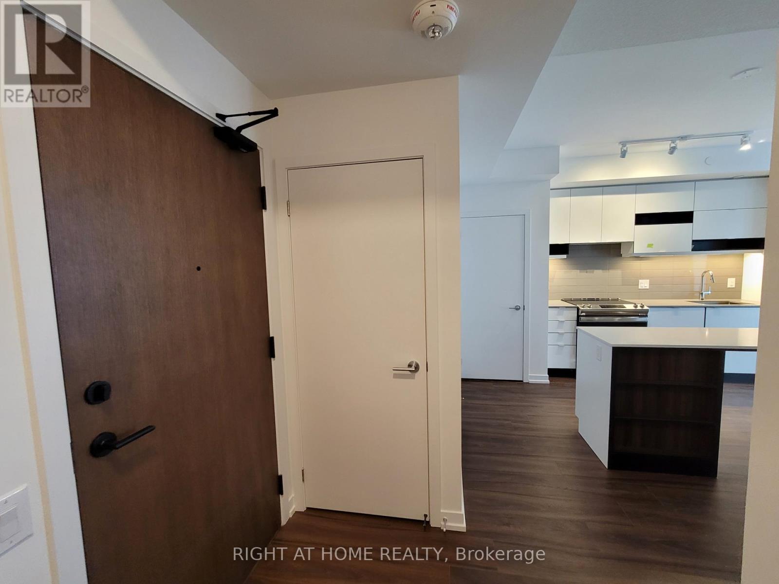 1911 - 4065 Confederation Parkway, Mississauga, Ontario  L5B 0L4 - Photo 15 - W13167472