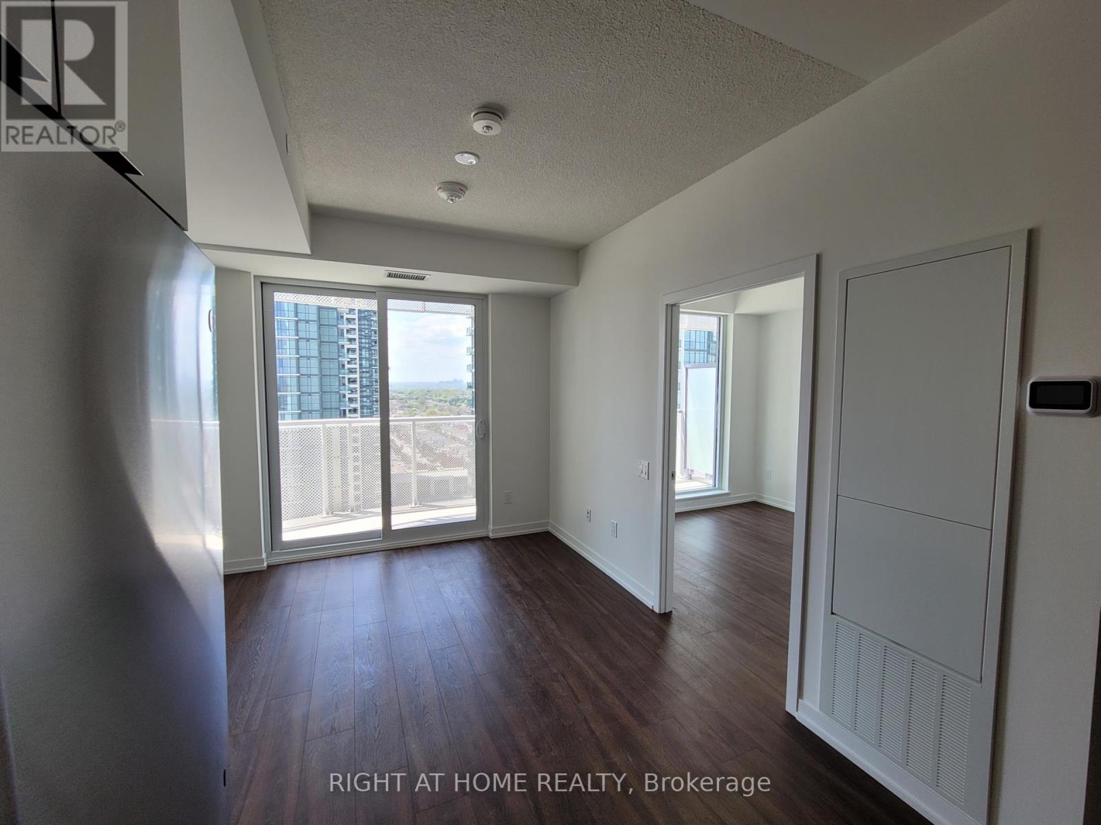 1911 - 4065 Confederation Parkway, Mississauga, Ontario  L5B 0L4 - Photo 2 - W13167472