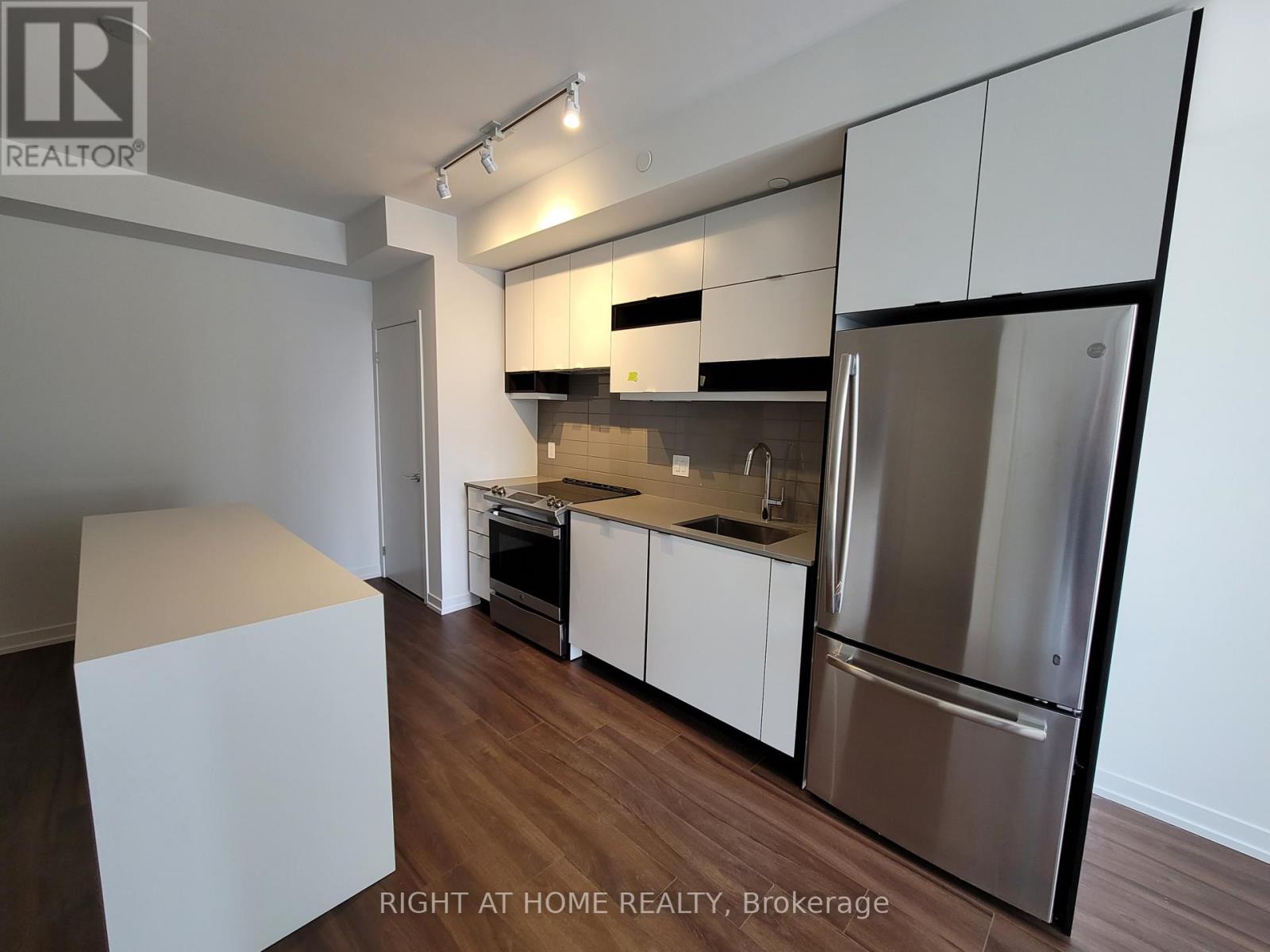 1911 - 4065 Confederation Parkway, Mississauga, Ontario  L5B 0L4 - Photo 6 - W13167472