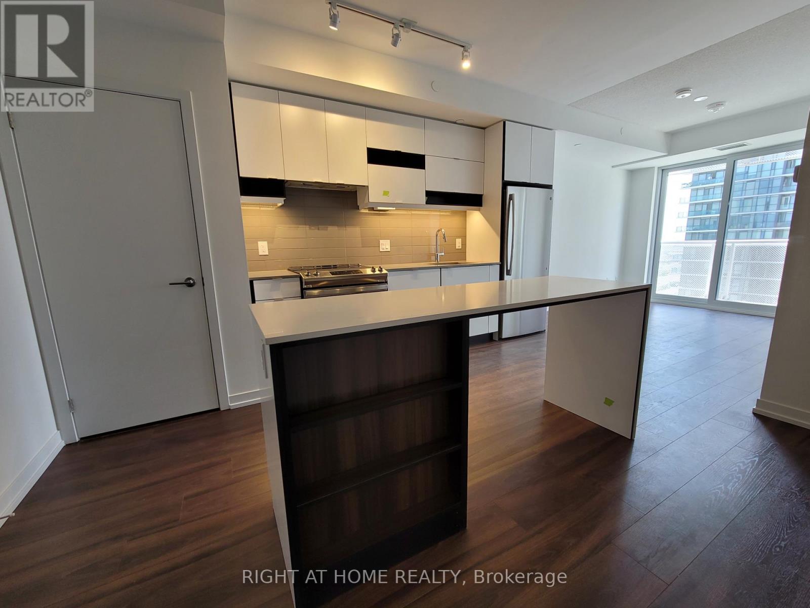 1911 - 4065 Confederation Parkway, Mississauga, Ontario  L5B 0L4 - Photo 8 - W13167472