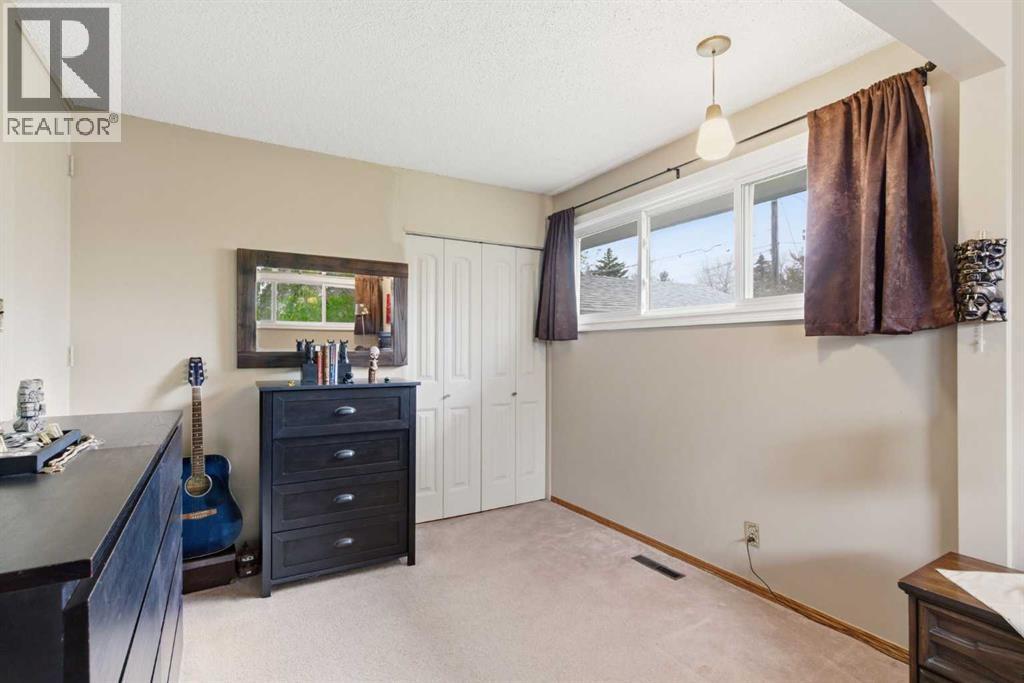 6004 Lloyd Crescent Sw, Calgary, Alberta T3E 5V7 - Photo 22 - A2312280